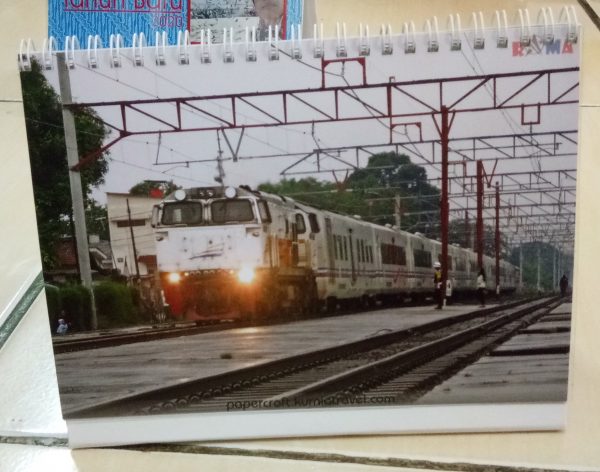 Kalender Meja Tahun 2022 Custom Foto Tema Kereta Api 