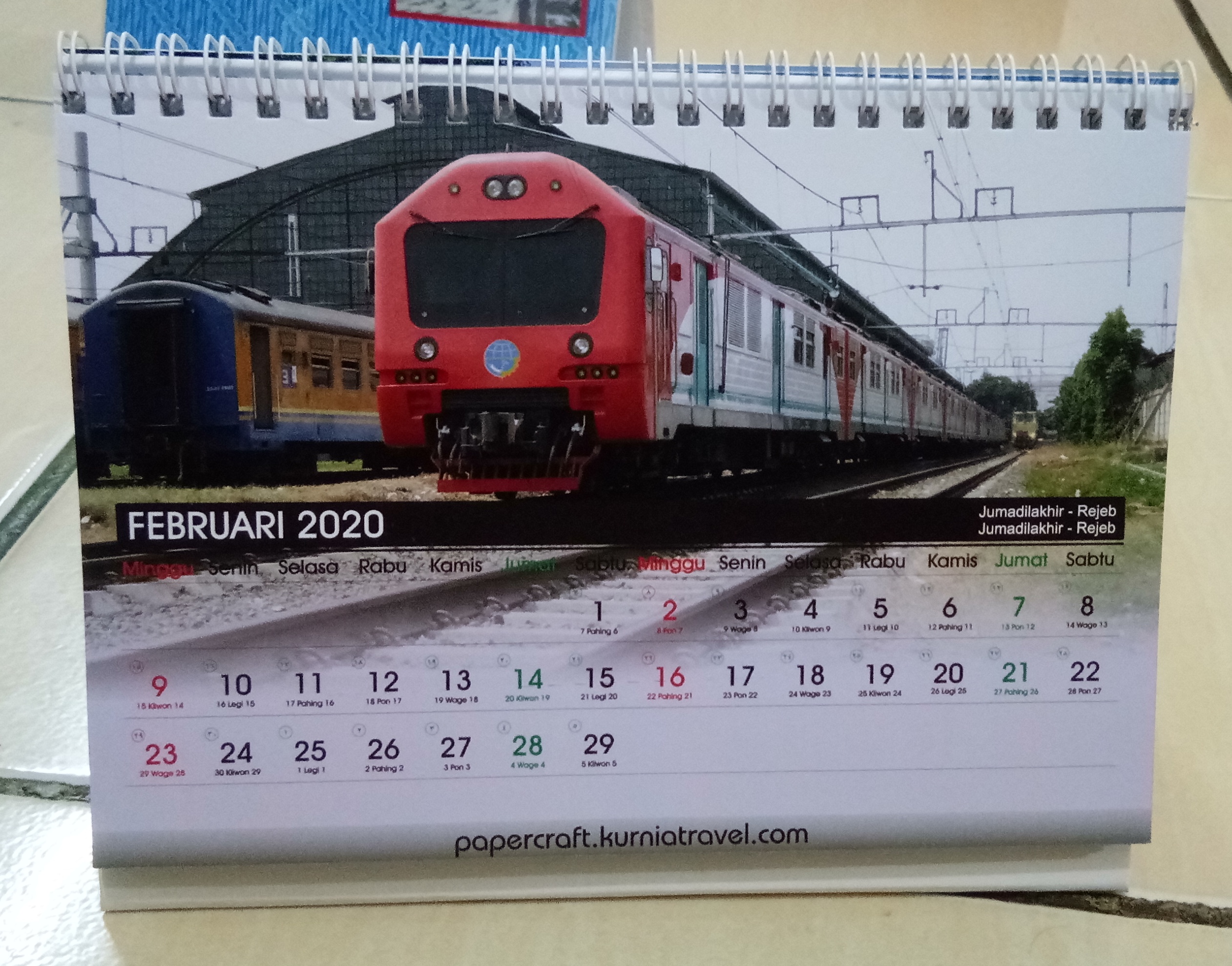 Kalender Meja Tahun 2022 Custom Foto Tema Kereta Api 